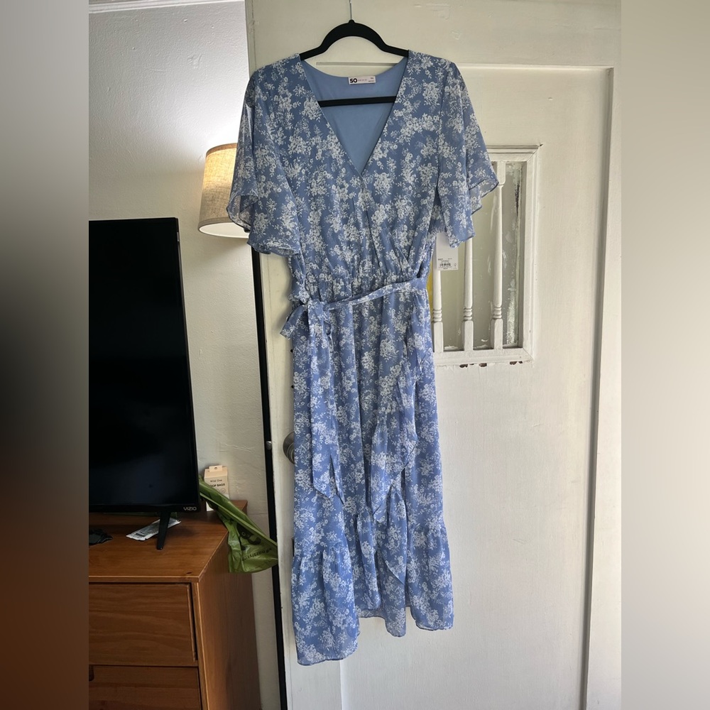 SO Blue and white flower vneck dress